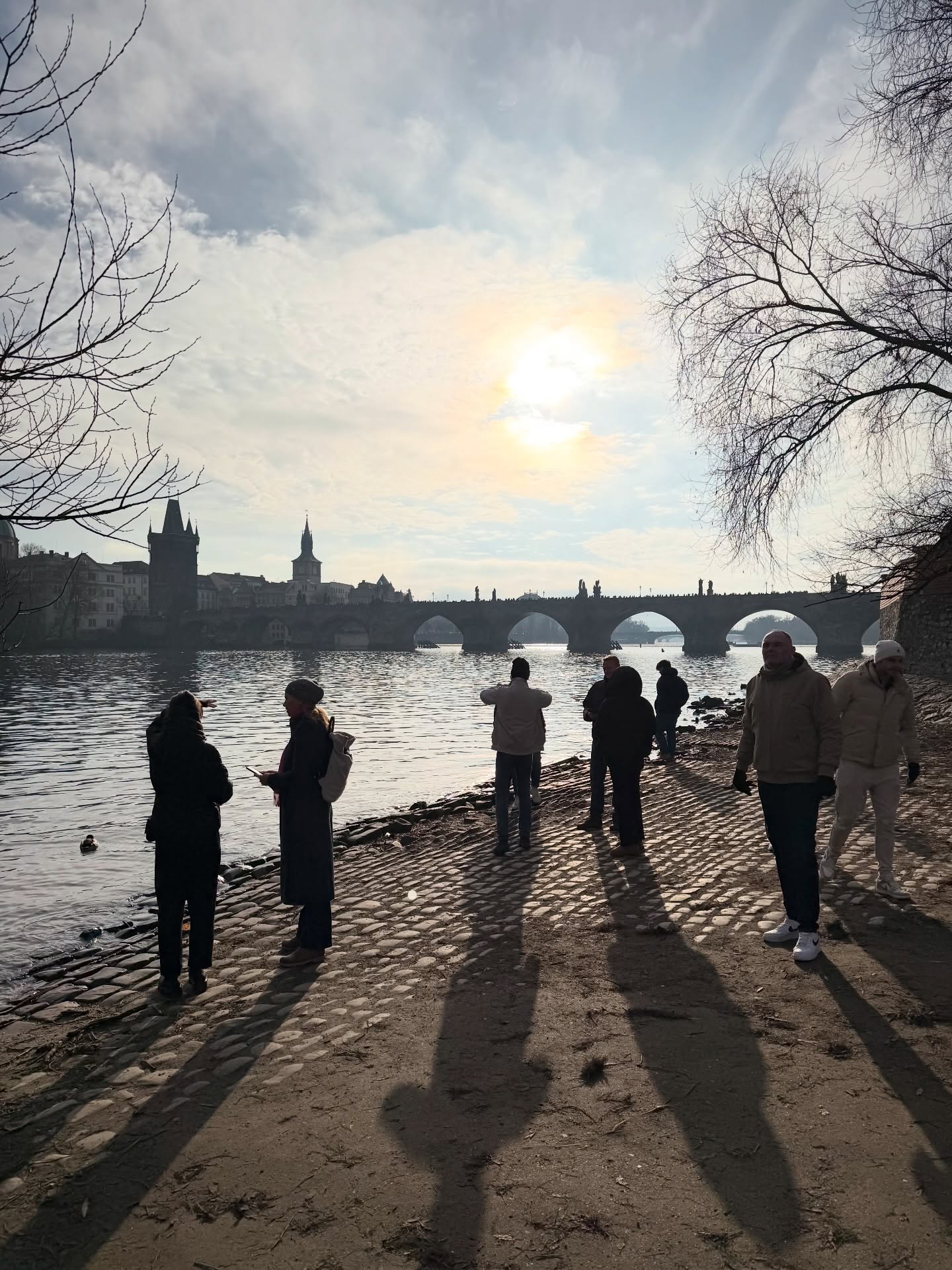 pozor! nad Prahou se dnes objevilo po asi dvou týdnech slunce! #noedit #nofilter #iphone17pro #prague #czechrepublic